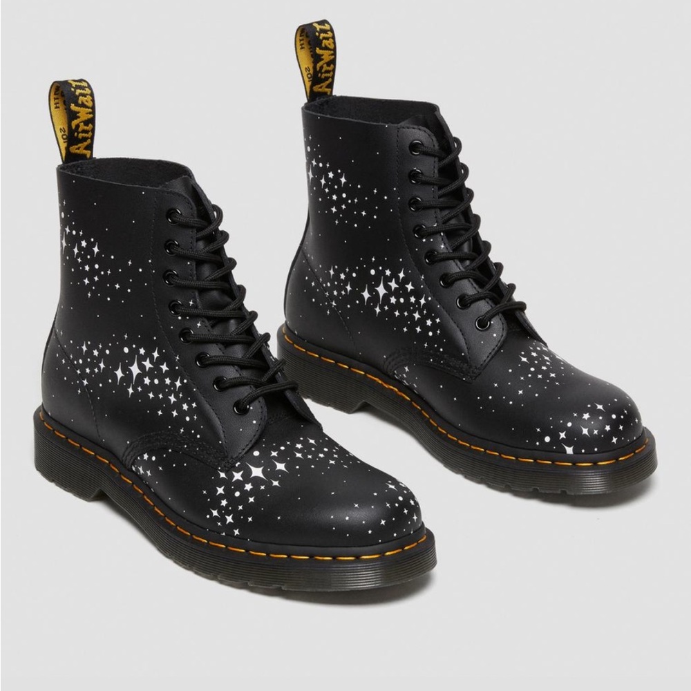 ✨DR MARTENS COSMIC STARS LEATHER LACE UP BOOTS NIB✨